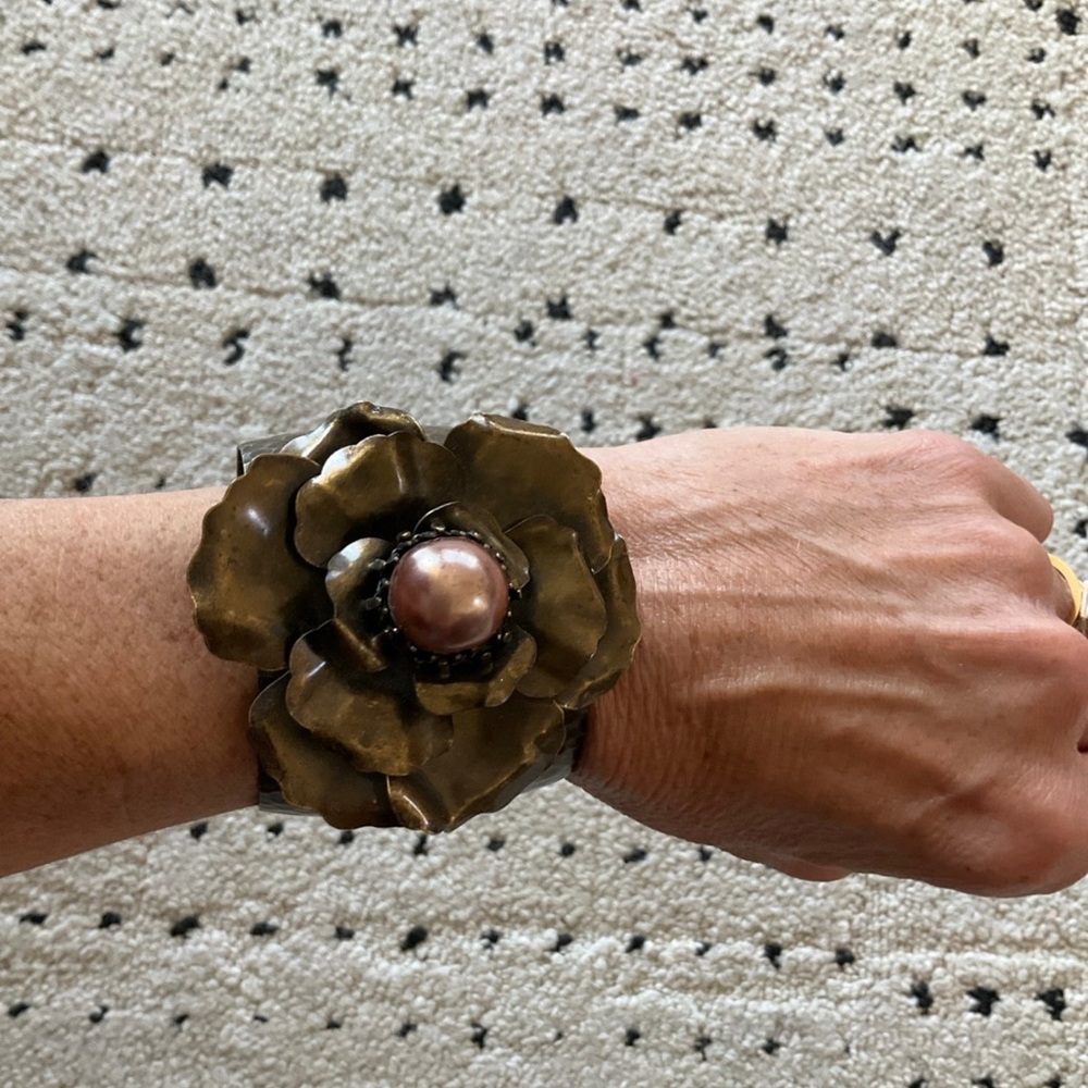 Ollipop bronze flower cuff with blush pearl center
